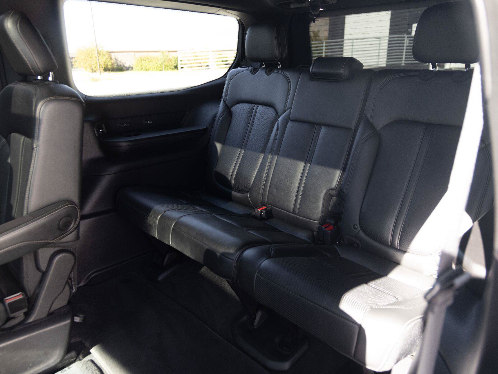 Used 2023 Jeep Wagoneer Series II AWD/4WD image 27