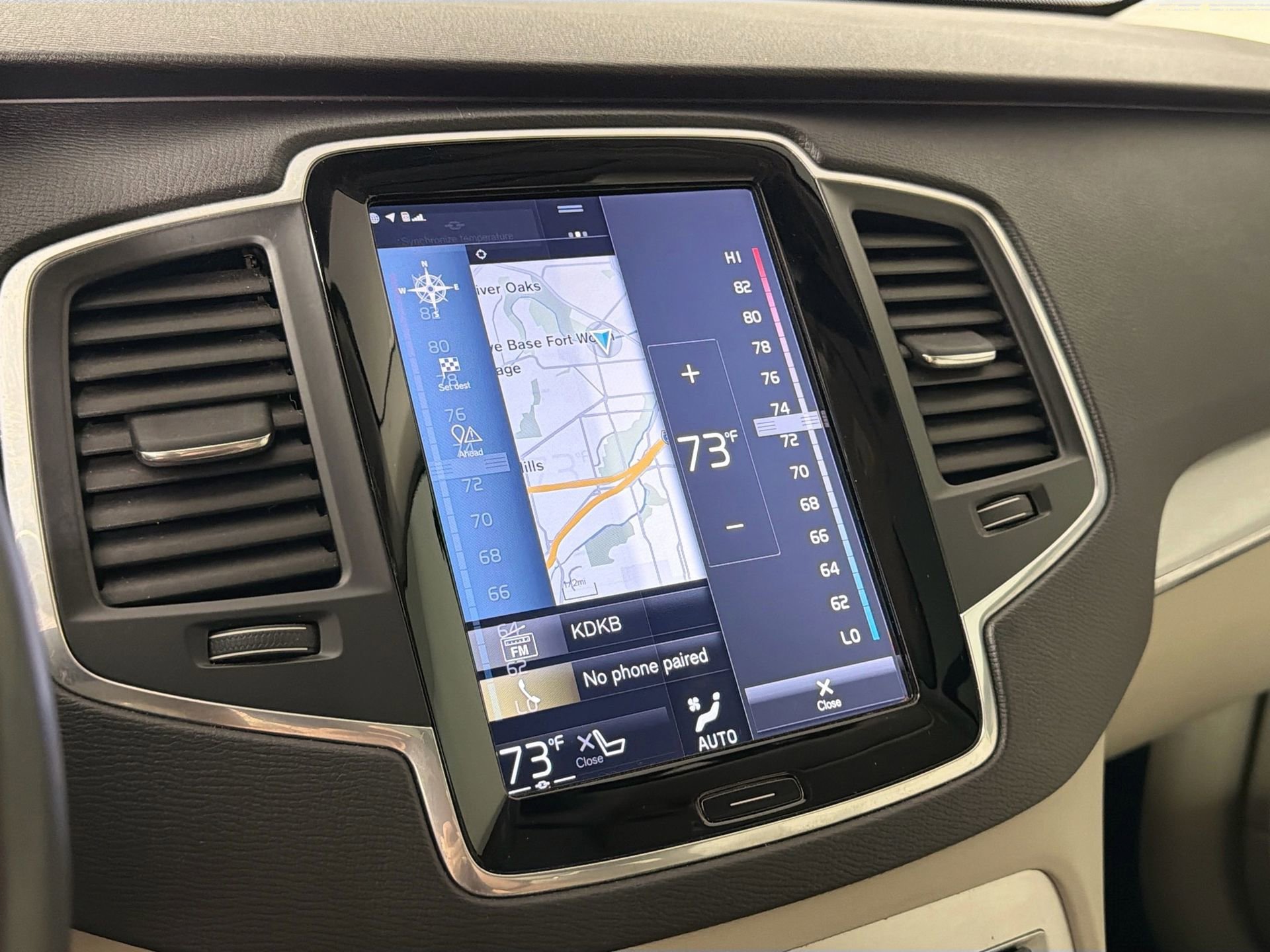 Used 2017 Volvo XC90 T6 Momentum w/ Vision Package image 17