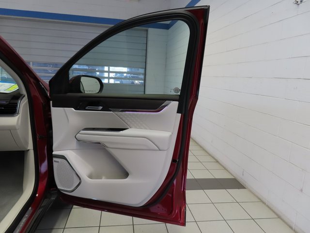 Used 2024 GMC Acadia Denali image 29