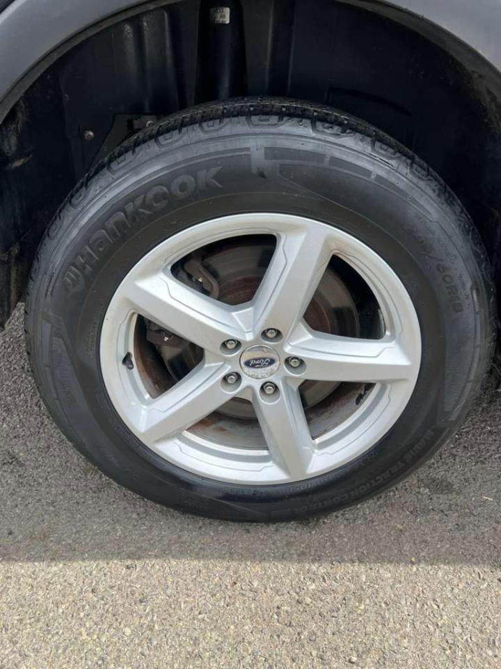 Used 2016 Ford Explorer XLT w/ Equipment Group 202A image 12