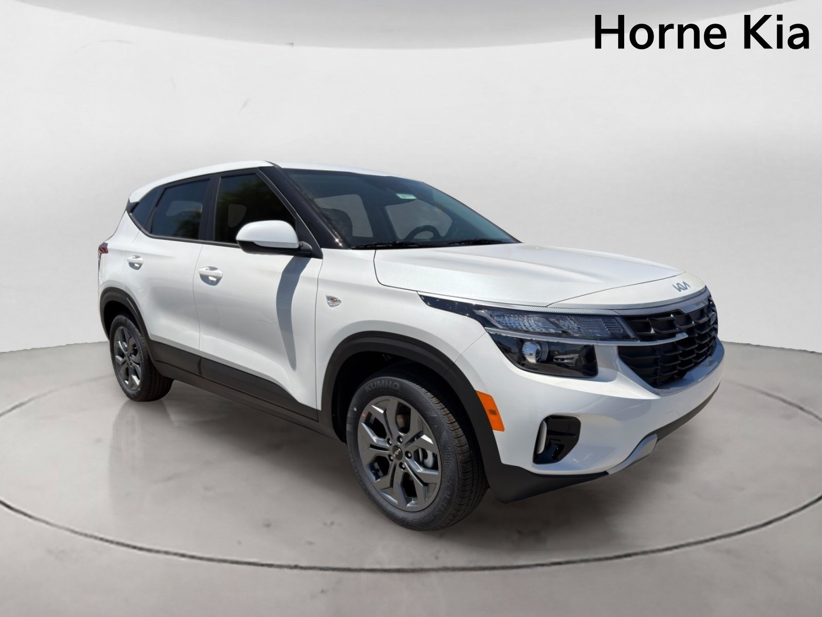 New 2026 Kia Seltos LX FWD image 2