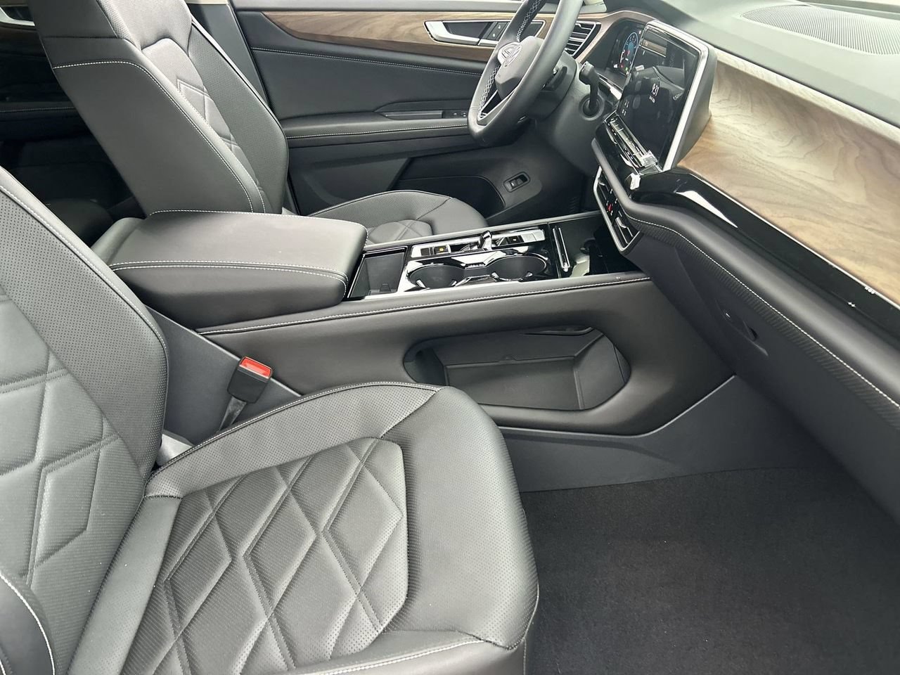 New 2026 Volkswagen Atlas SE FWD image 8