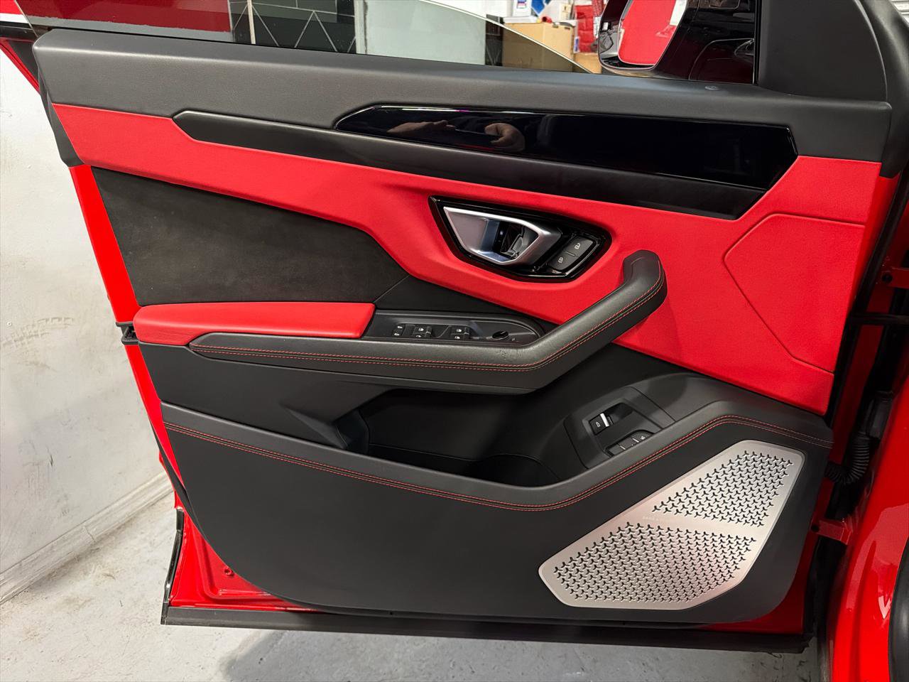 Used 2022 Lamborghini Urus image 13