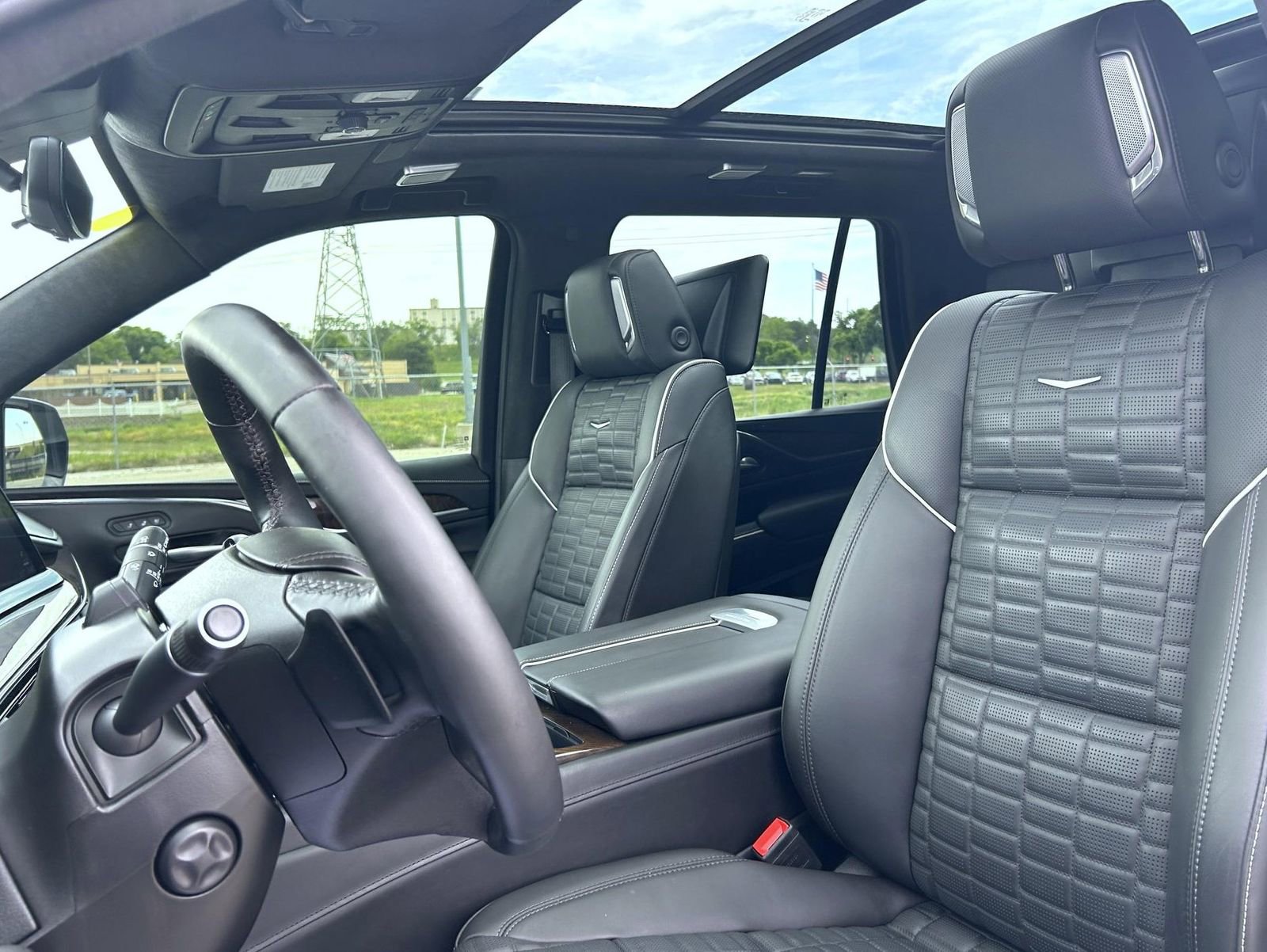 Certified 2024 Cadillac Escalade Sport Platinum w/ LPO, ONYX Package AWD/4WD image 17