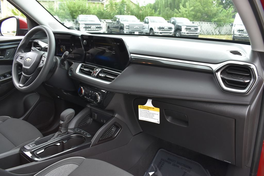 Used 2025 Chevrolet TrailBlazer LT AWD/4WD image 33