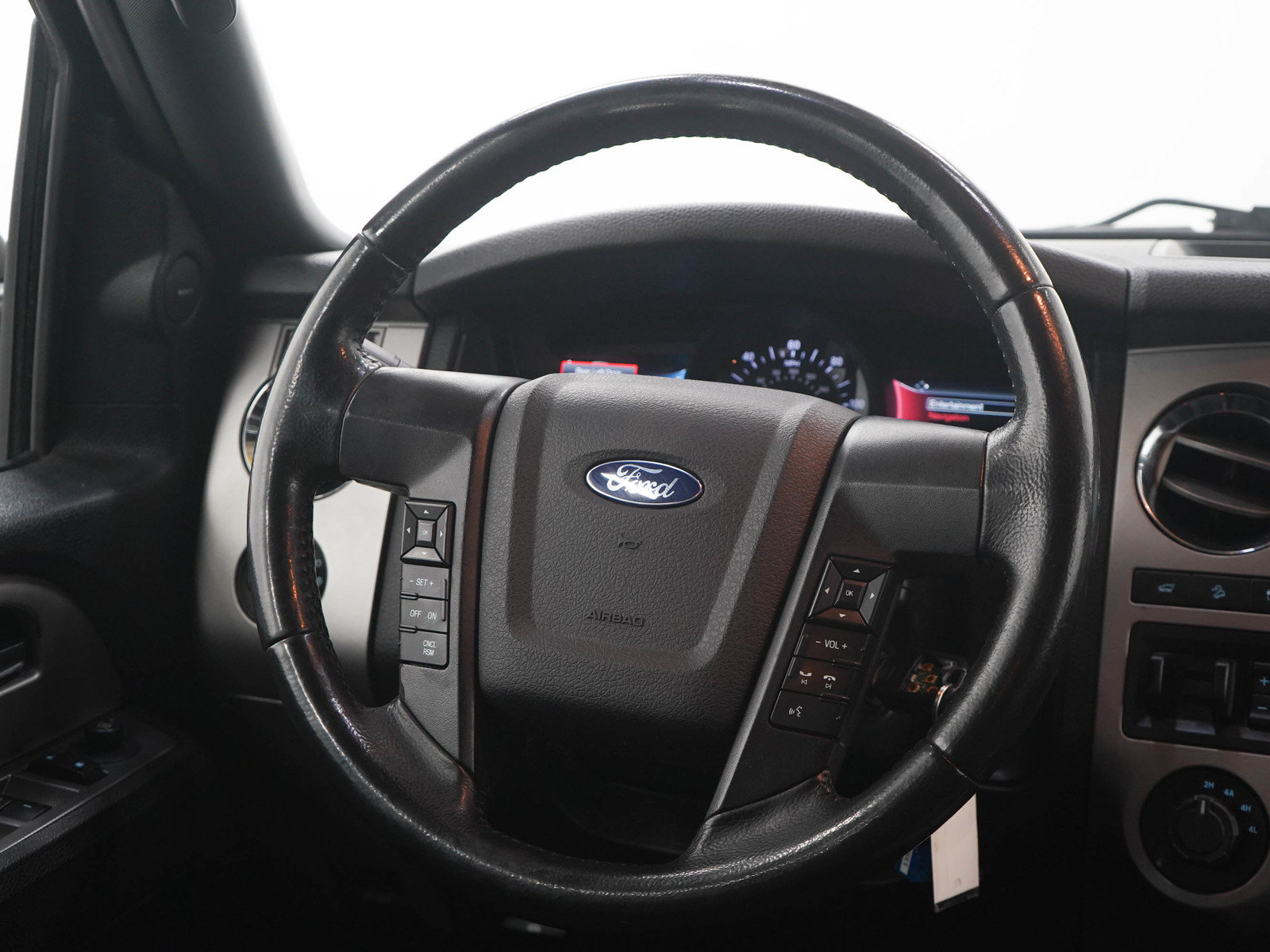 Used 2016 Ford Expedition EL XLT w/ Equipment Group 202A AWD/4WD image 18