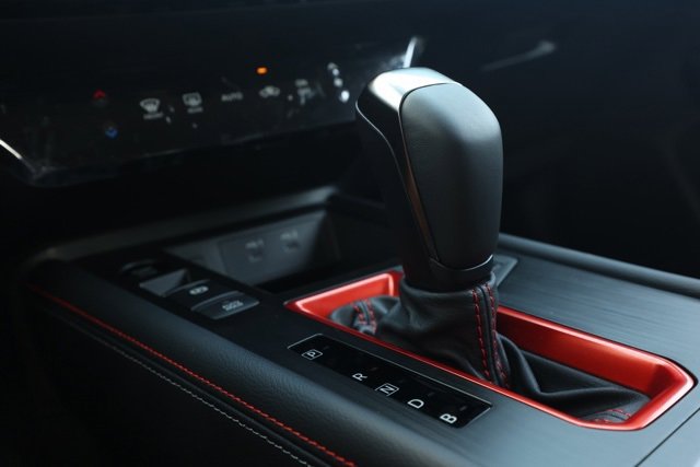 New 2025 Nissan Kicks SR image 31