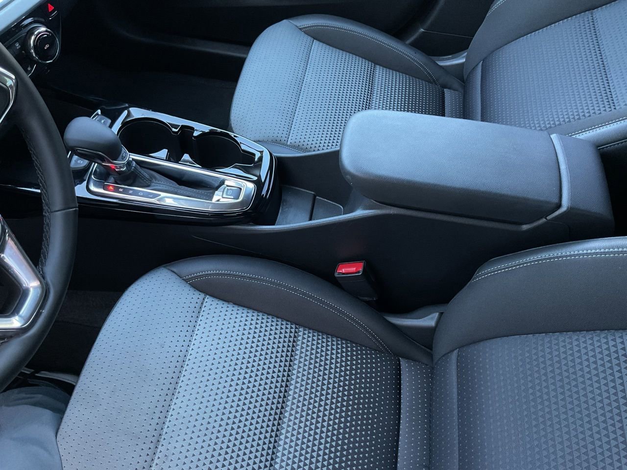 Used 2025 Chevrolet Trax LT w/ LT Convenience Package image 35