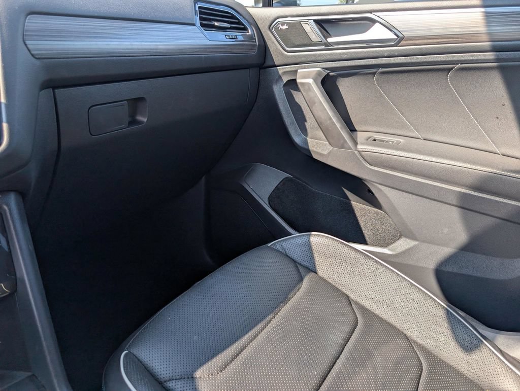 Used 2022 Volkswagen Tiguan SEL R-Line AWD/4WD image 19