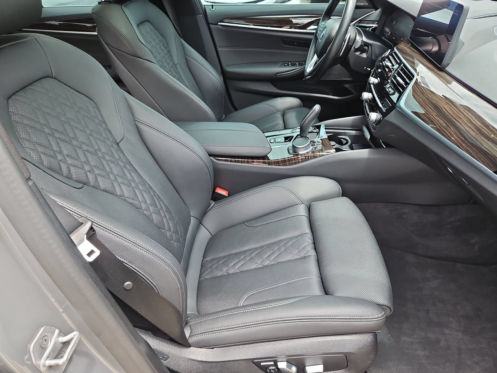 Used 2021 BMW 530i xDrive w/ Premium Package AWD/4WD image 22