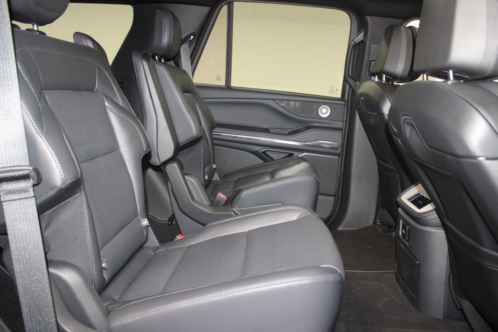 Used 2025 Lincoln Navigator Reserve w/ Jet Appearance Package image 30