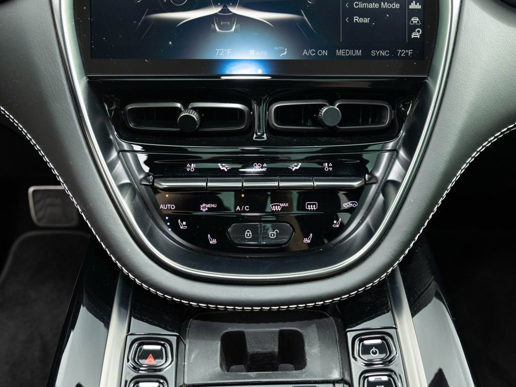 Used 2021 Aston Martin DBX image 33