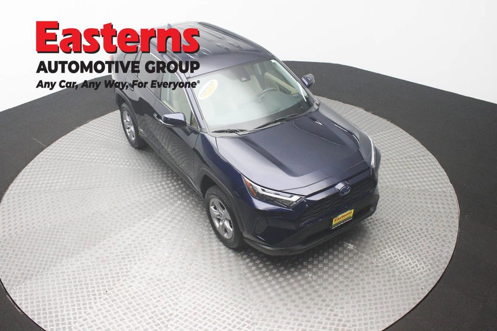 Used 2022 Toyota RAV4 XLE AWD/4WD image 3