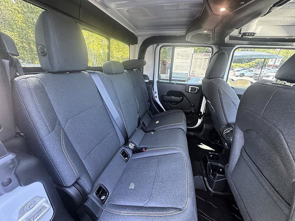 Used 2024 Jeep Gladiator Sport AWD/4WD image 21