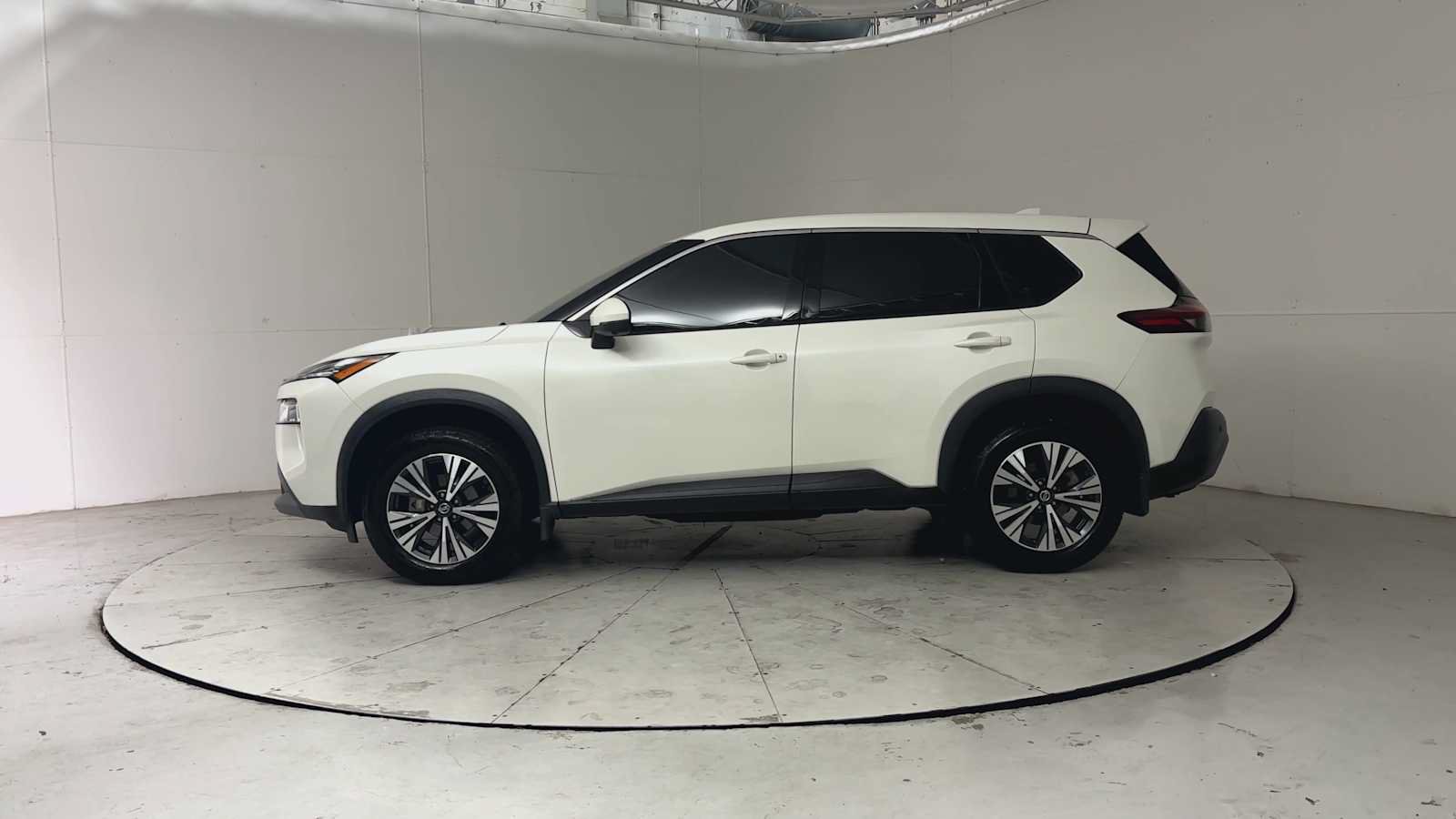 Used 2021 Nissan Rogue SV FWD image 9
