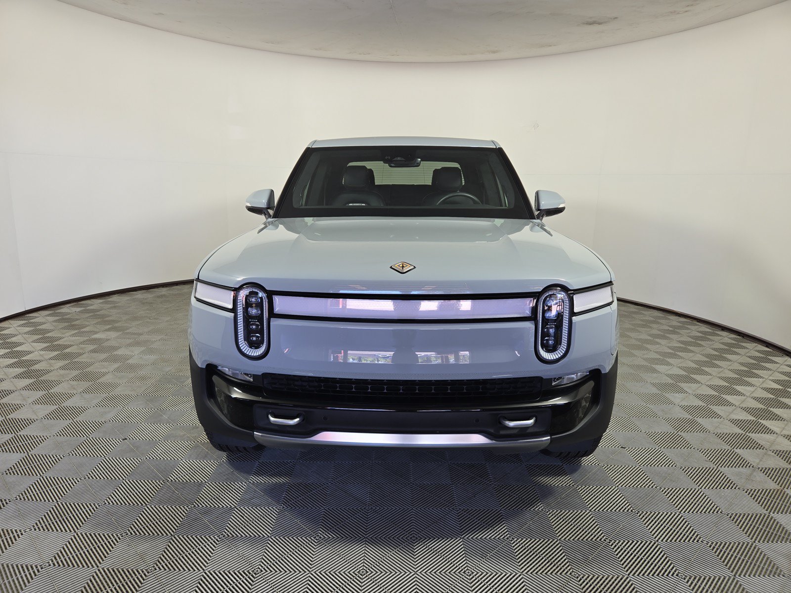 Used 2024 Rivian R1T Adventure AWD/4WD image 8