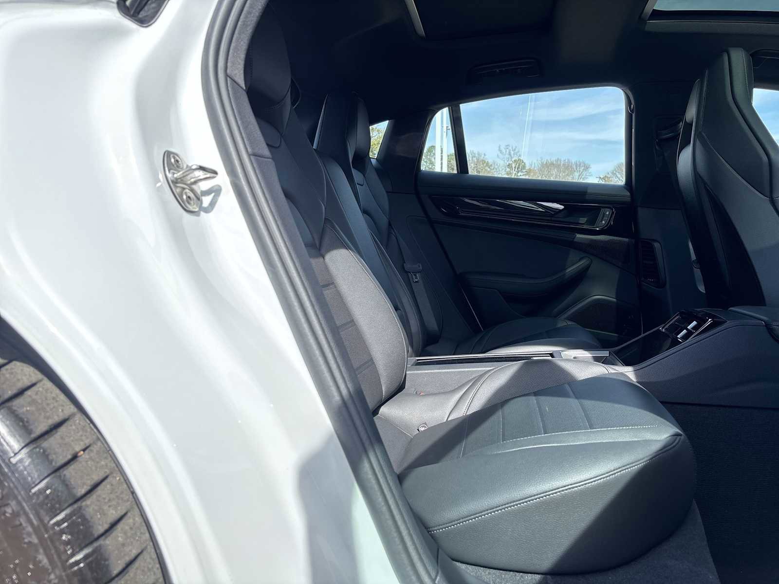 Used 2025 Porsche Panamera image 23