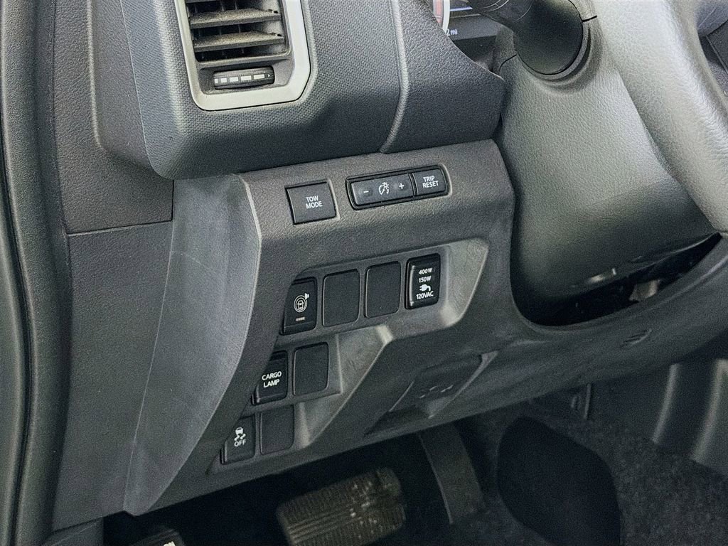 Used 2024 Nissan Frontier SV w/ SV Convenience Package image 11