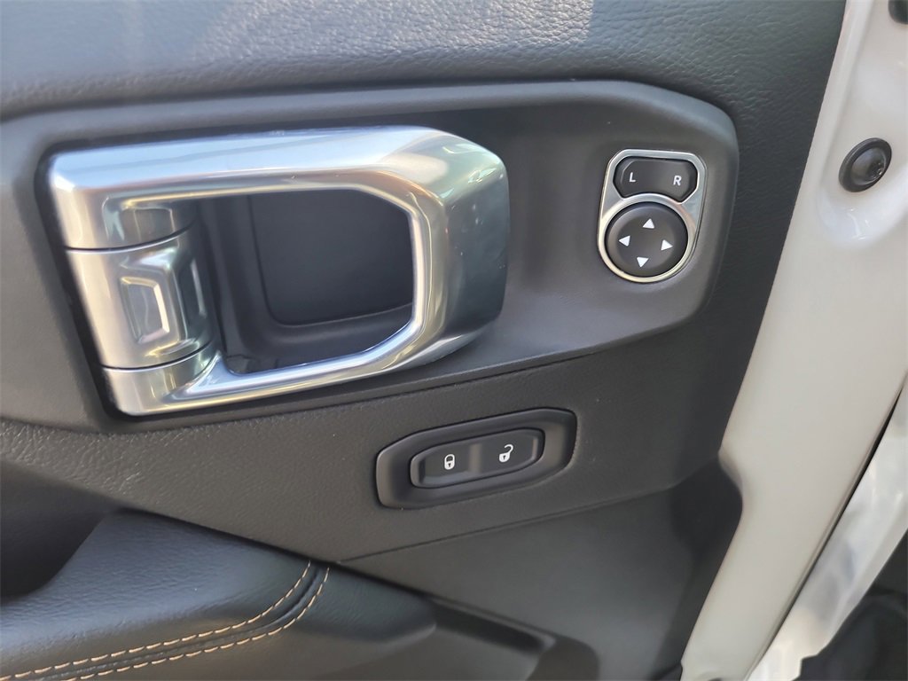 Used 2022 Jeep Wrangler Unlimited Sahara image 14