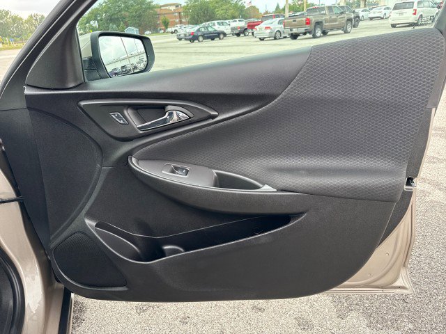 Used 2025 Chevrolet Malibu LT image 30