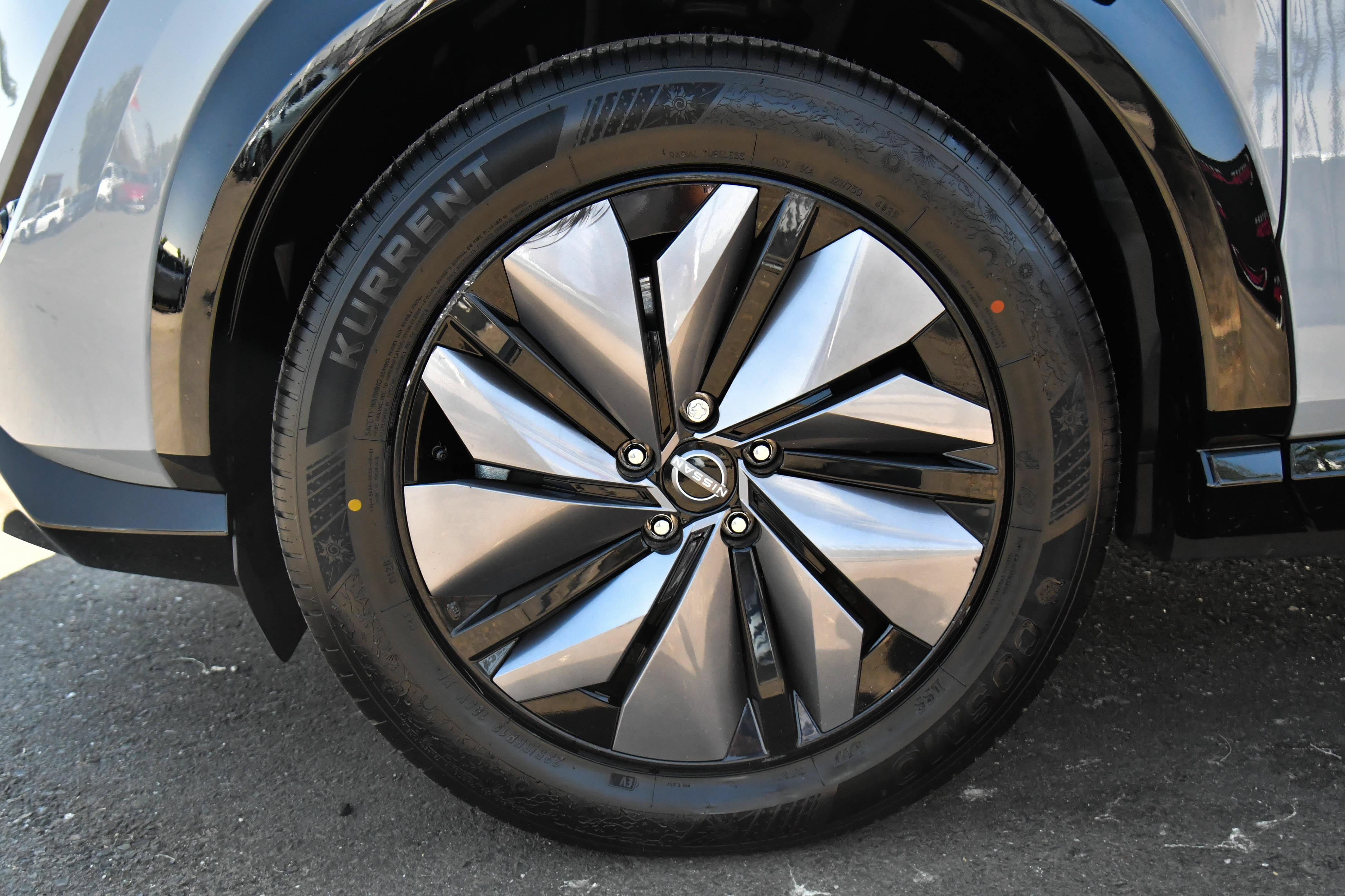 Used 2024 Nissan Ariya FWD image 12