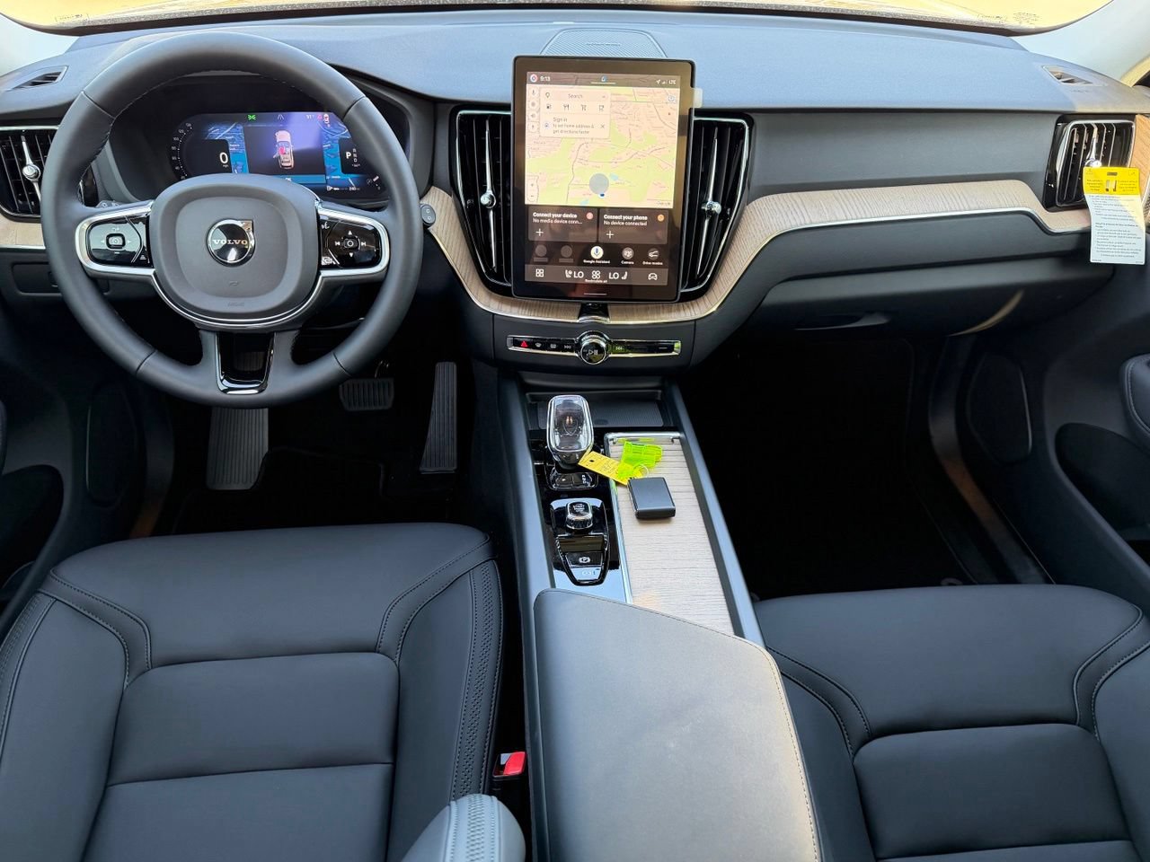 New 2027 Volvo XC60 B5 Plus AWD/4WD image 8