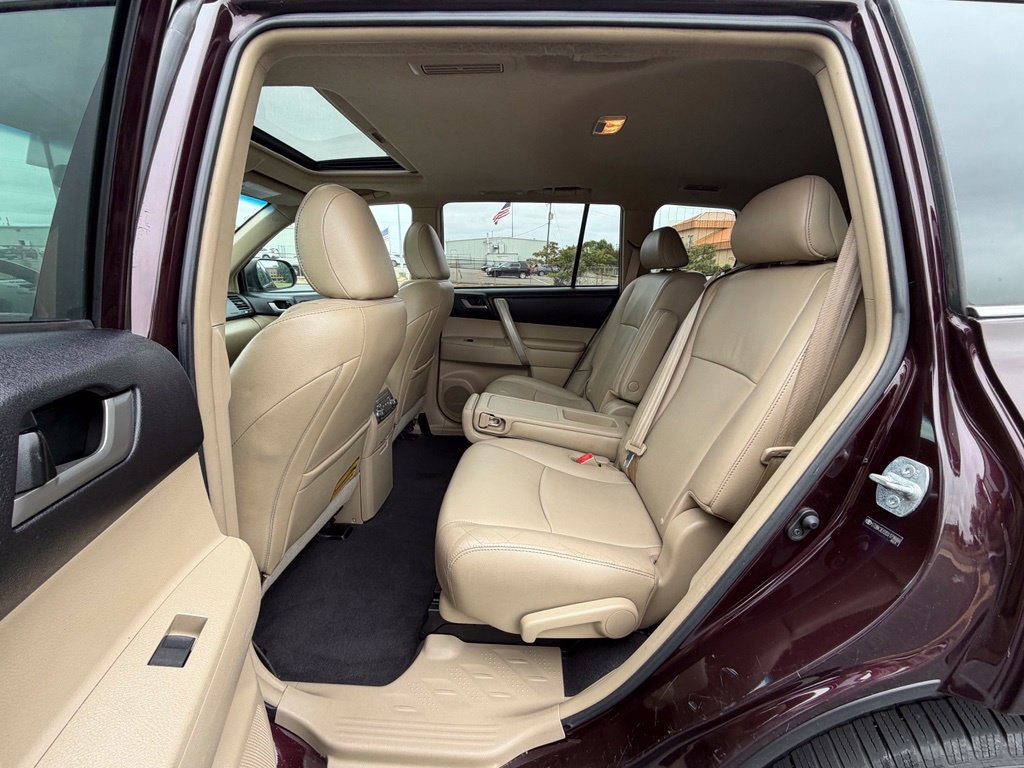 Used 2013 Toyota Highlander SE AWD/4WD image 28