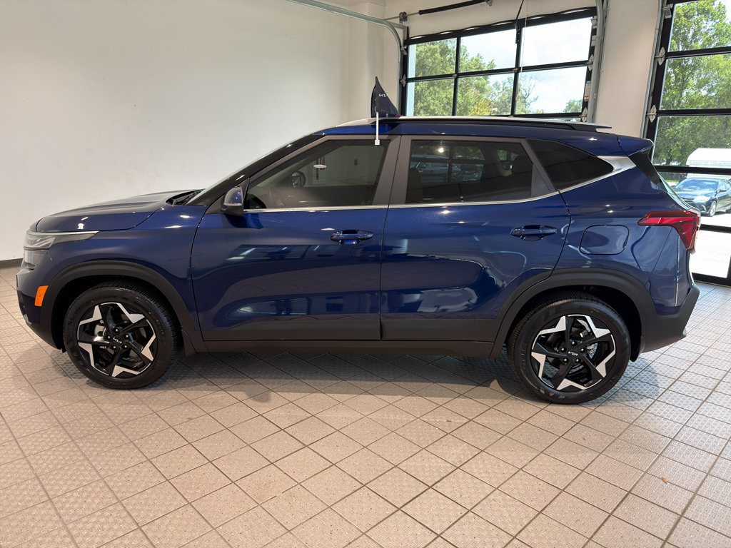 Used 2025 Kia Seltos EX w/ EX Sunroof Package FWD image 2