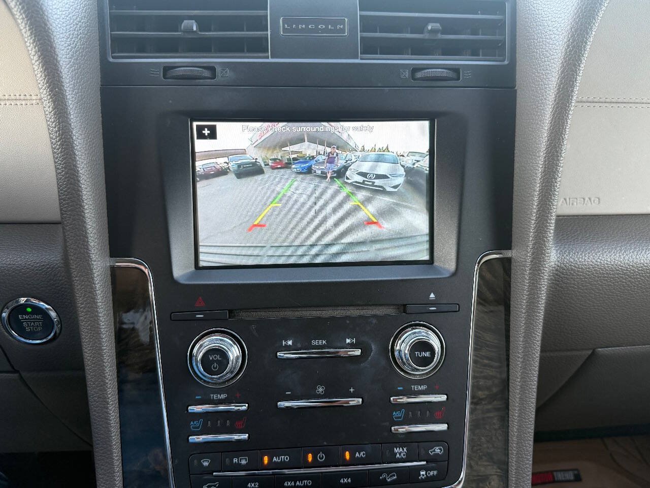 Used 2016 Lincoln Navigator Select AWD/4WD image 23