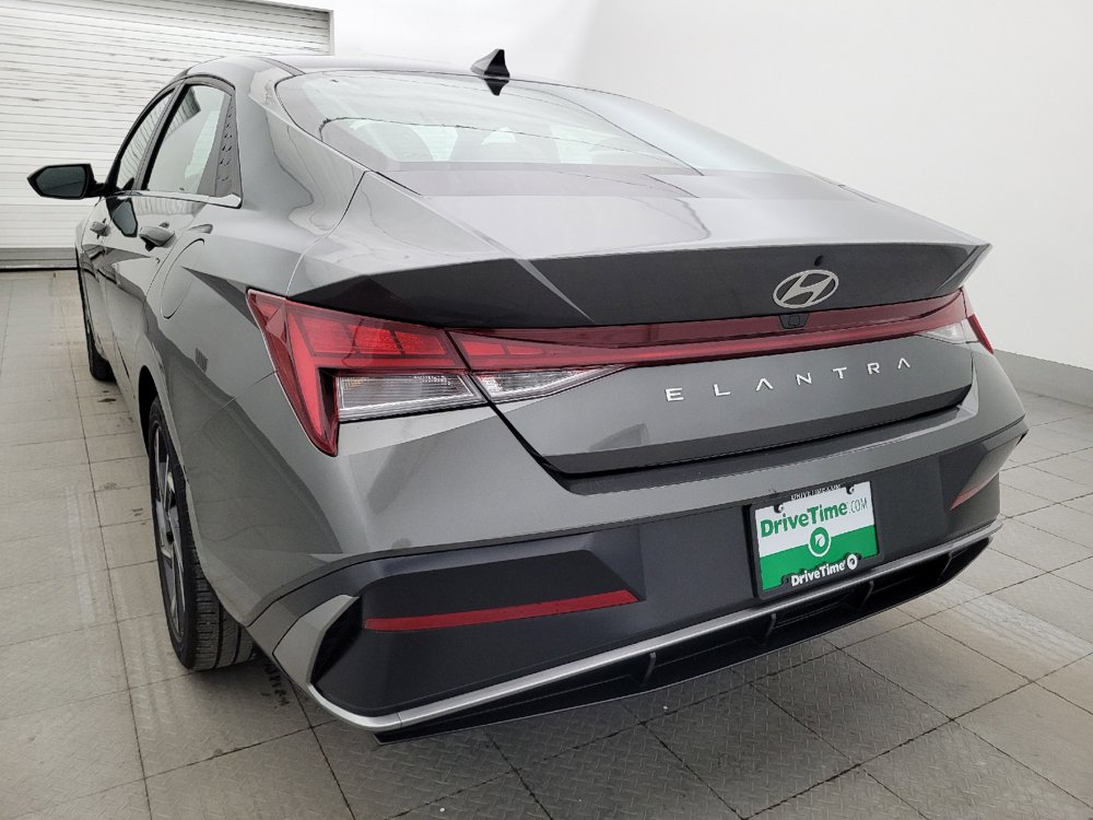 Used 2025 Hyundai Elantra SEL FWD image 5