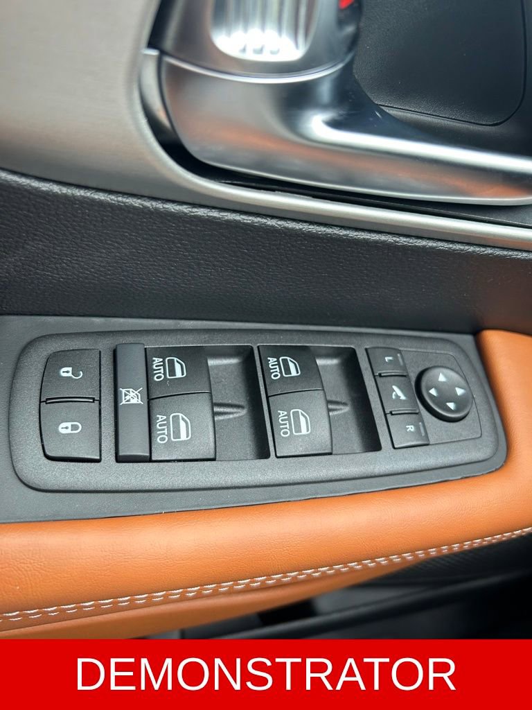 New 2026 Chrysler Pacifica Pinnacle image 16