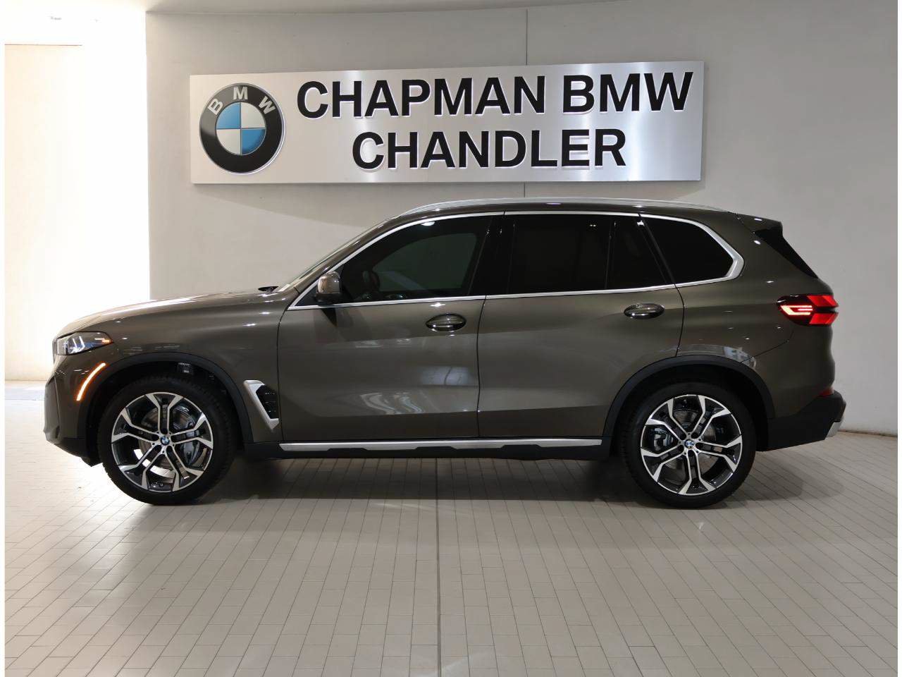 Used 2026 BMW X5 sDrive40i w/ Climate Comfort Package RWD image 3