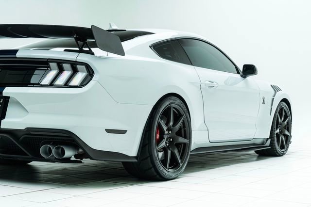 Used 2021 Ford Mustang Shelby GT500 w/ Carbon Fiber Track Pack image 14