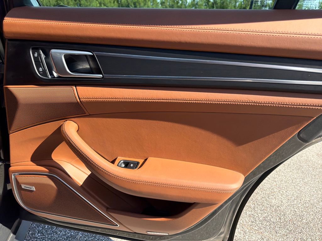 Used 2022 Porsche Panamera image 35