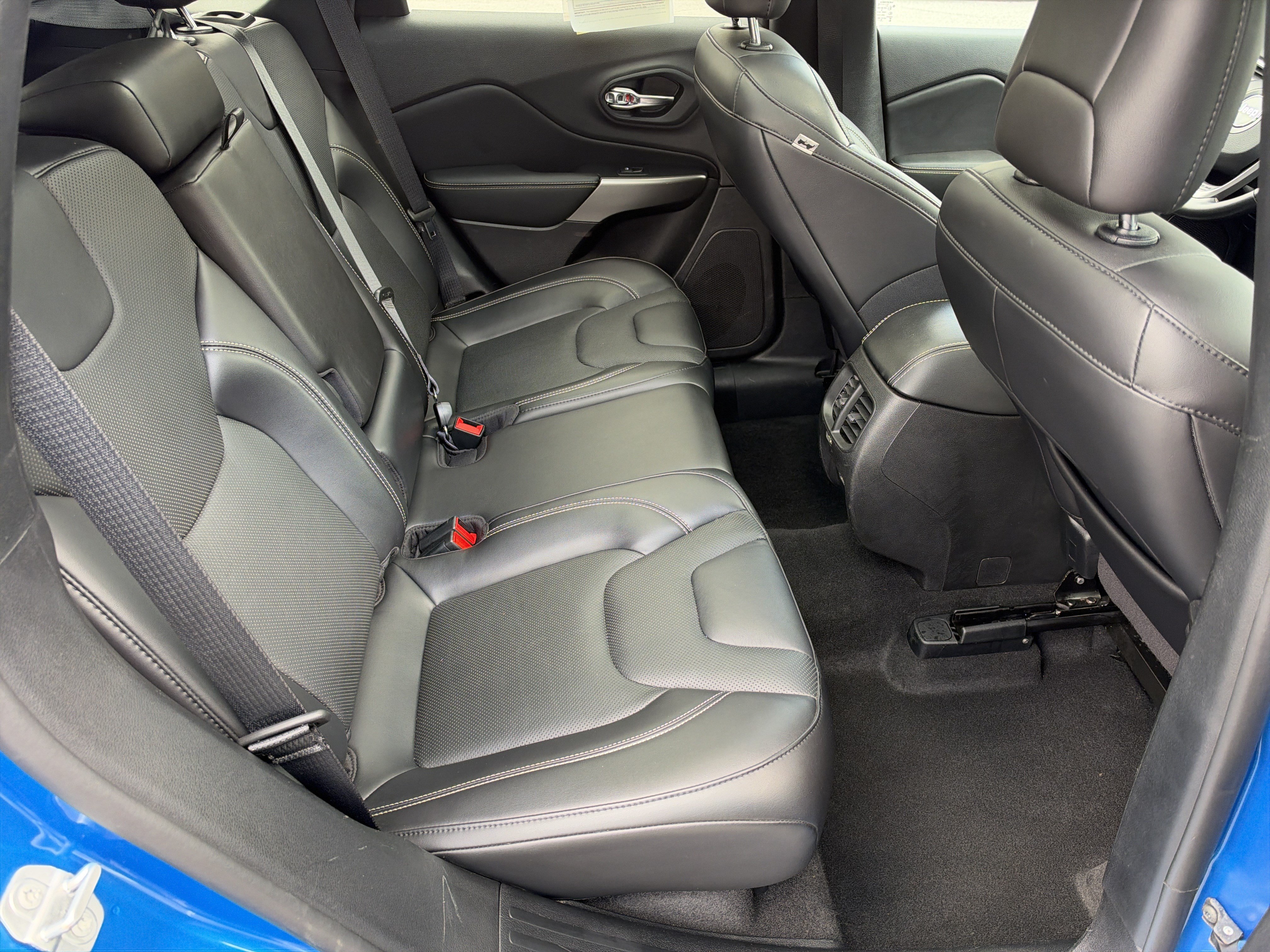 Used 2021 Jeep Cherokee Latitude Lux 80th Anniv w/ Quick Order Package 26U 80TH FWD image 18