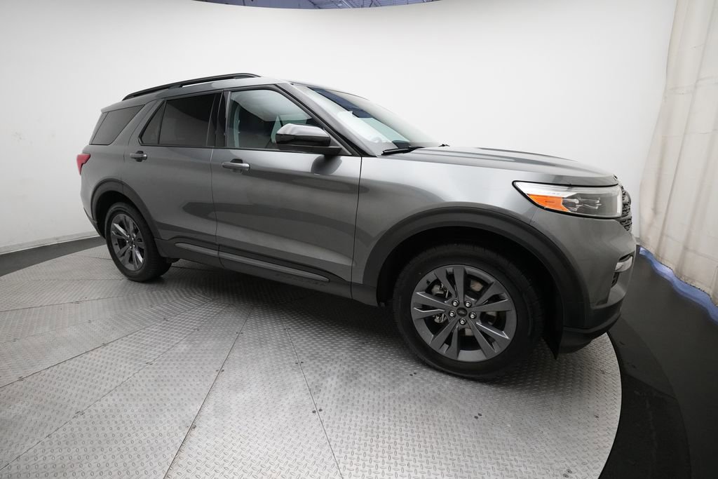 Used 2023 Ford Explorer XLT w/ Equipment Group 202A AWD/4WD image 38