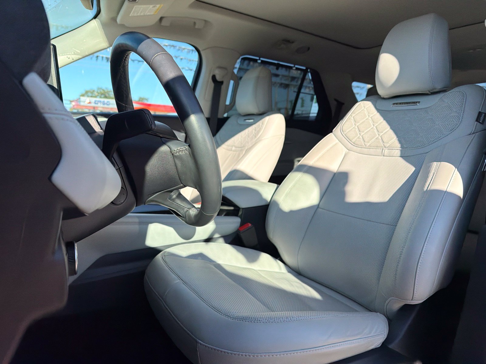 Used 2025 Ford Explorer Platinum w/ Ultimate Package AWD/4WD image 8