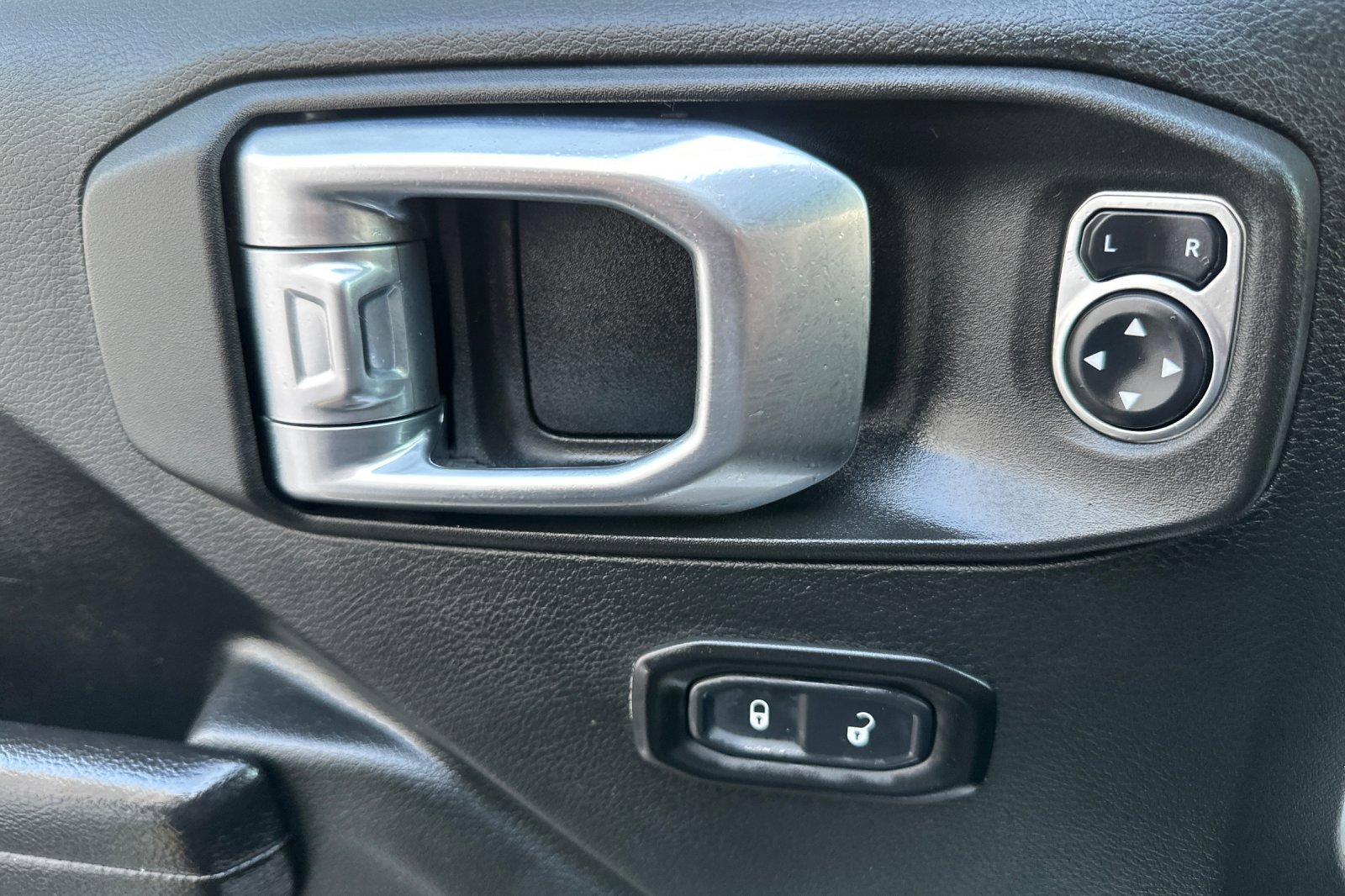 Used 2021 Jeep Wrangler Rubicon image 11