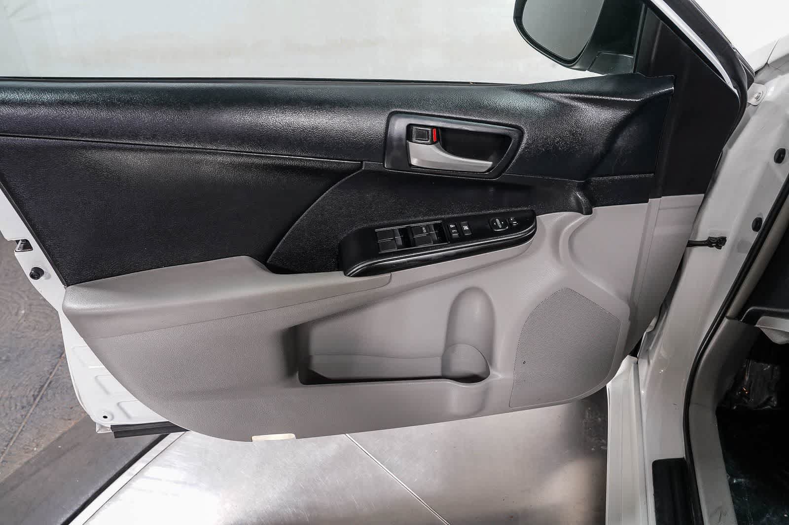 Used 2014 Toyota Camry LE FWD image 21