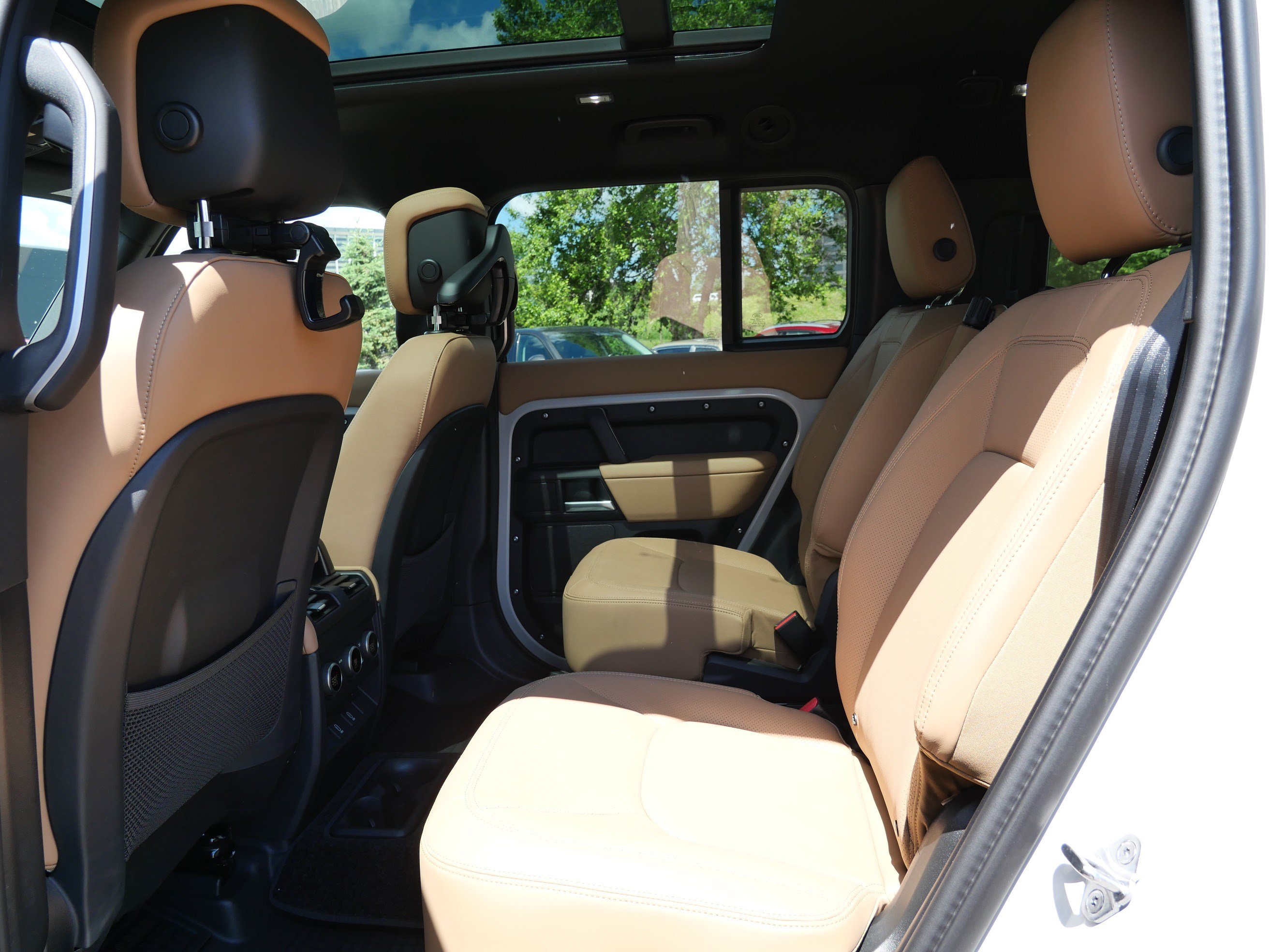 New 2026 Land Rover Defender 130 X-Dynamic SE AWD/4WD image 6