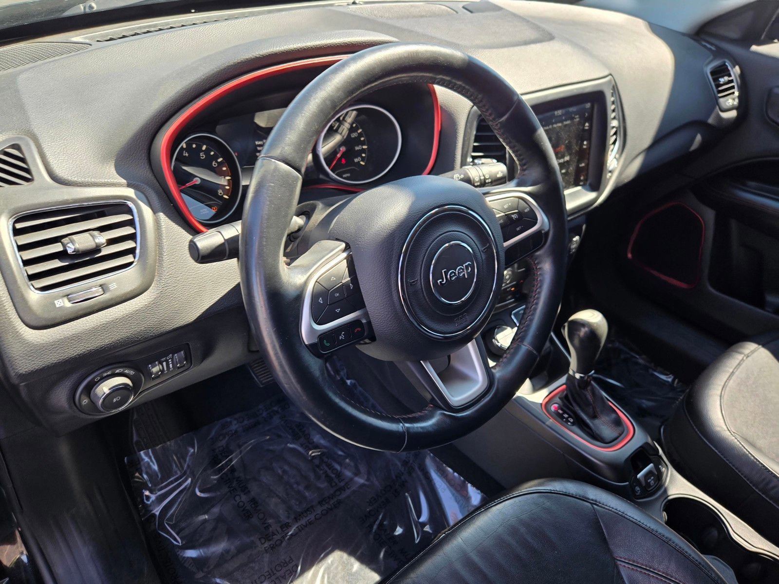Used 2017 Jeep Compass Trailhawk w/ Leather Interior Group AWD/4WD image 14