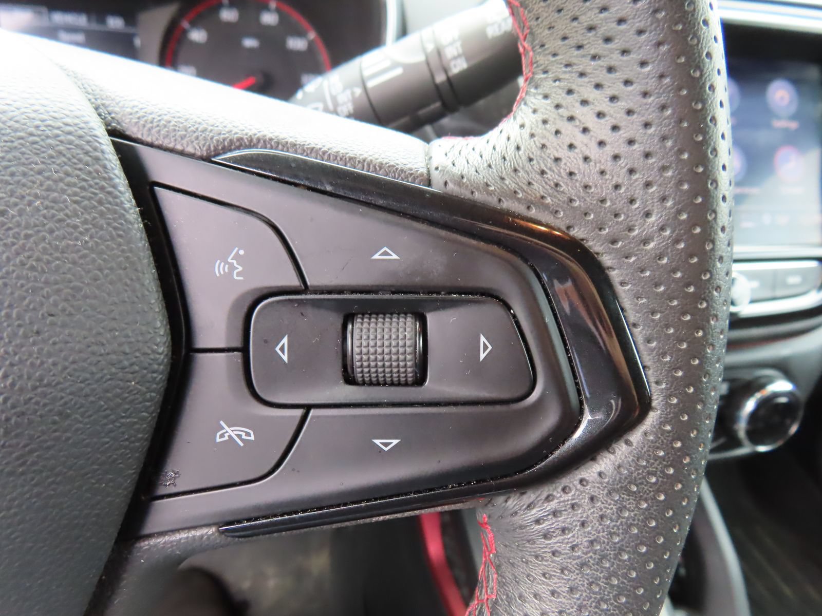 Used 2023 Chevrolet TrailBlazer RS w/ Convenience Package AWD/4WD image 19