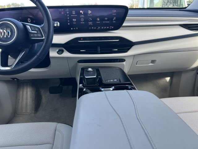 Used 2025 Buick Enclave Avenir image 13