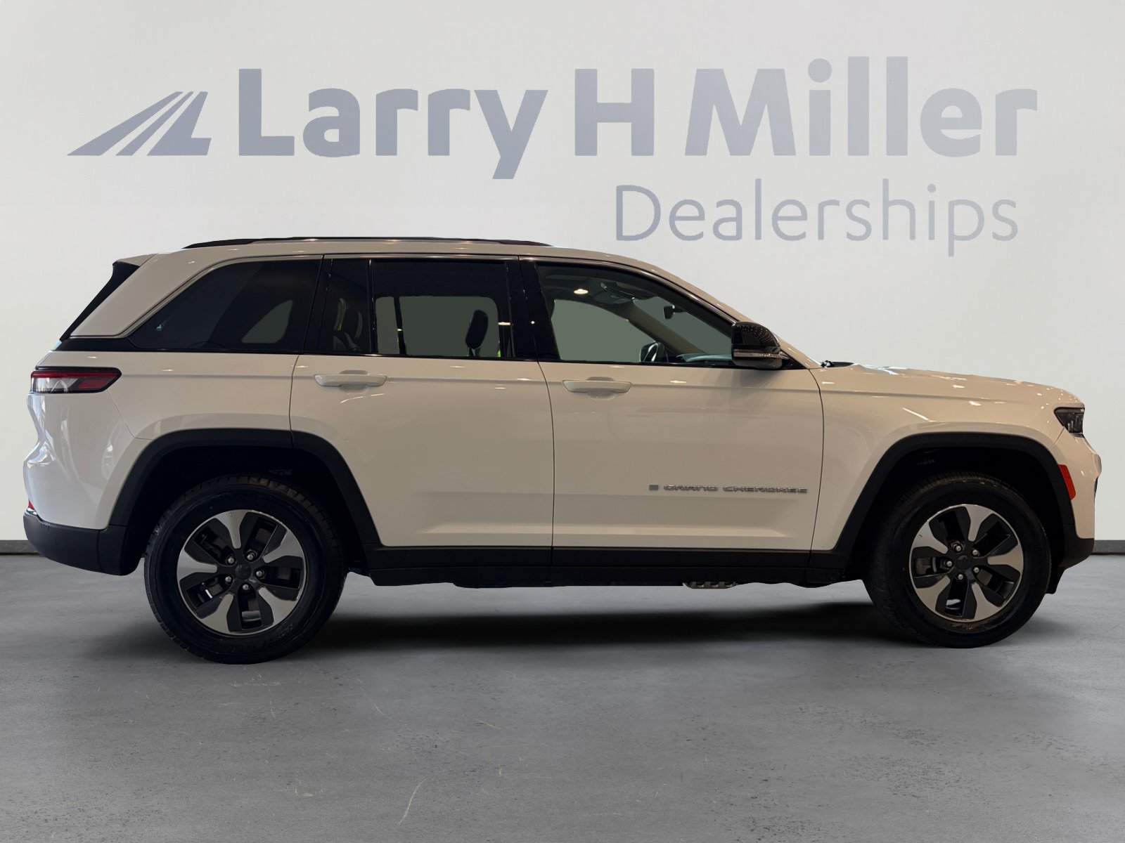 Used 2024 Jeep Grand Cherokee Limited 4xe AWD/4WD image 6
