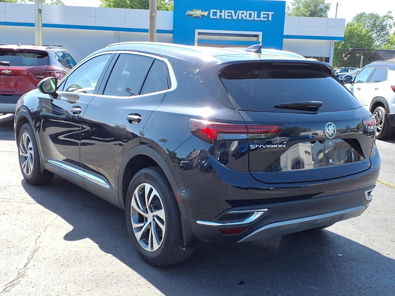 Used 2021 Buick Envision Essence image 2