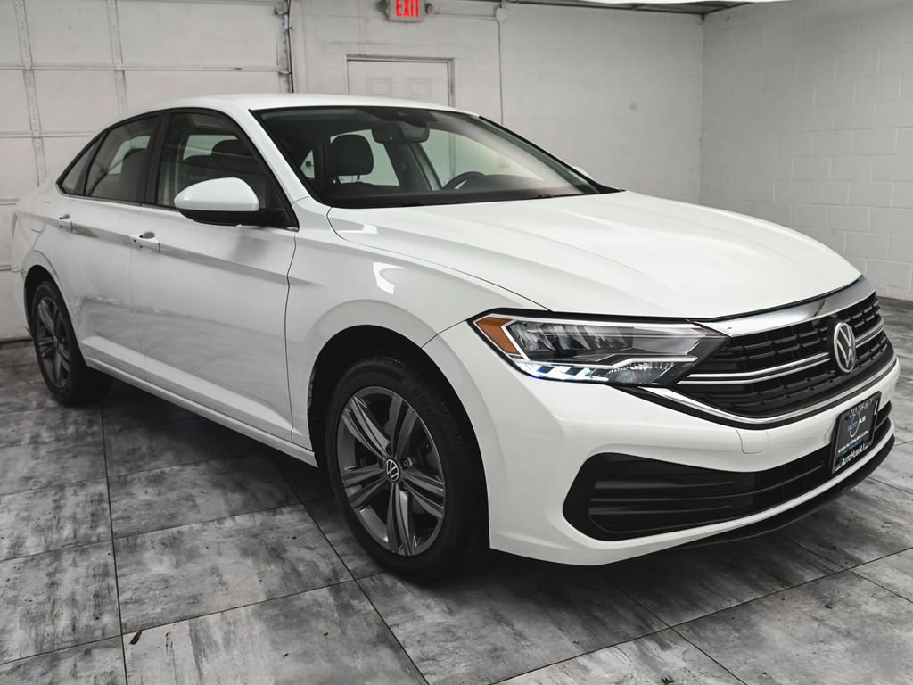 Used 2022 Volkswagen Jetta SE FWD image 3