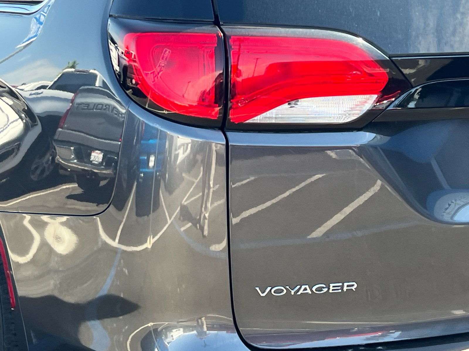 Used 2022 Chrysler Voyager LX FWD image 28