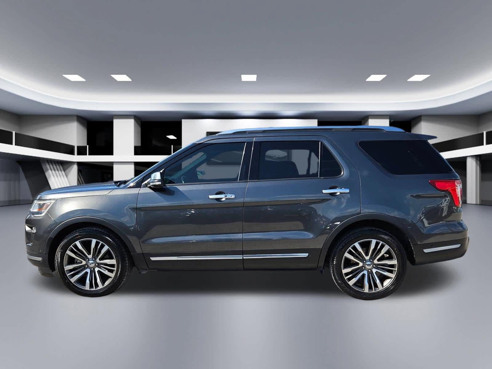 Used 2018 Ford Explorer Platinum AWD/4WD image 2