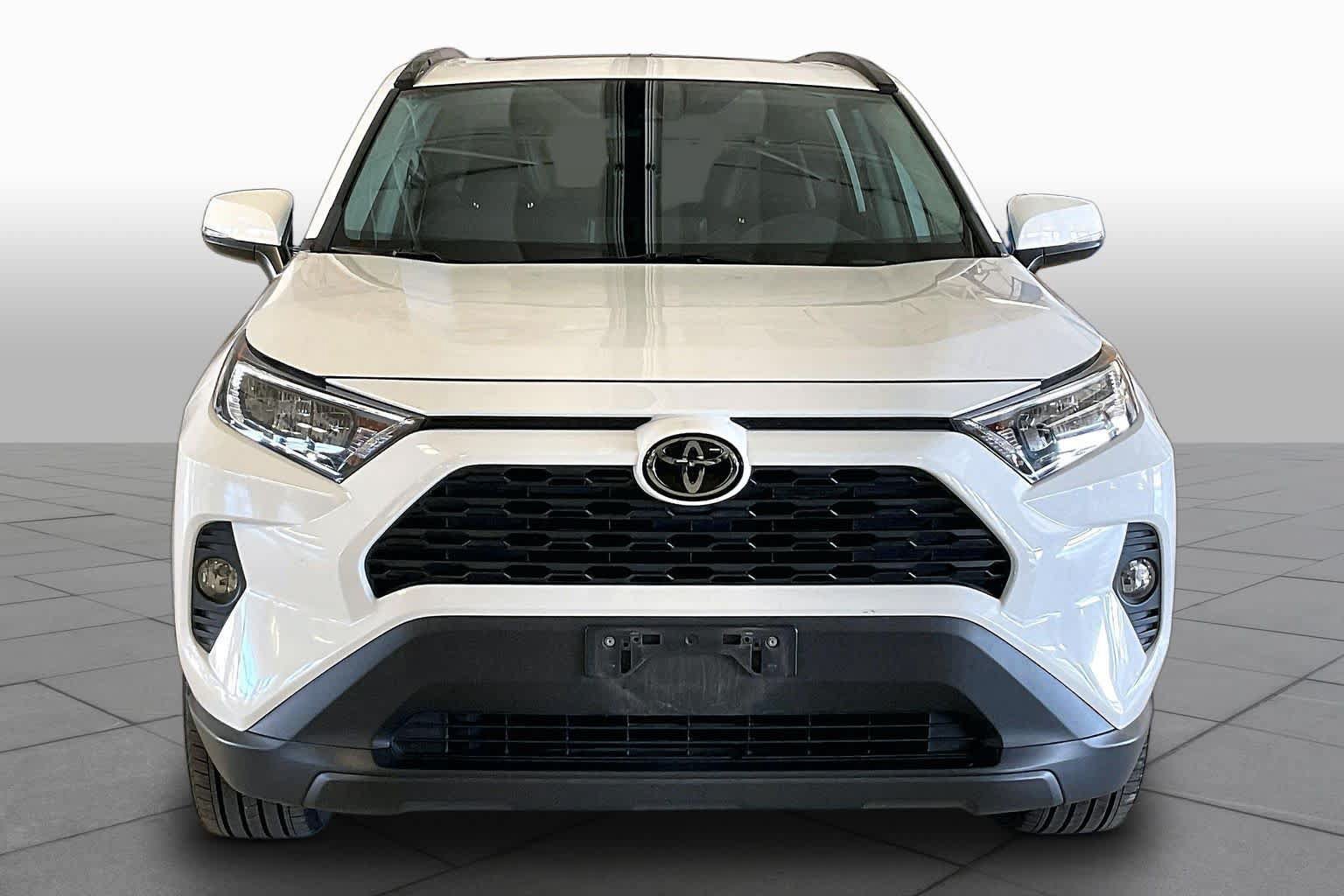 Used 2020 Toyota RAV4 XLE Premium FWD image 3