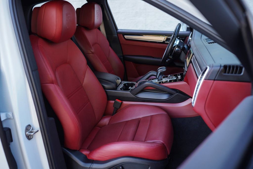 Used 2023 Porsche Cayenne Platinum Edition image 25